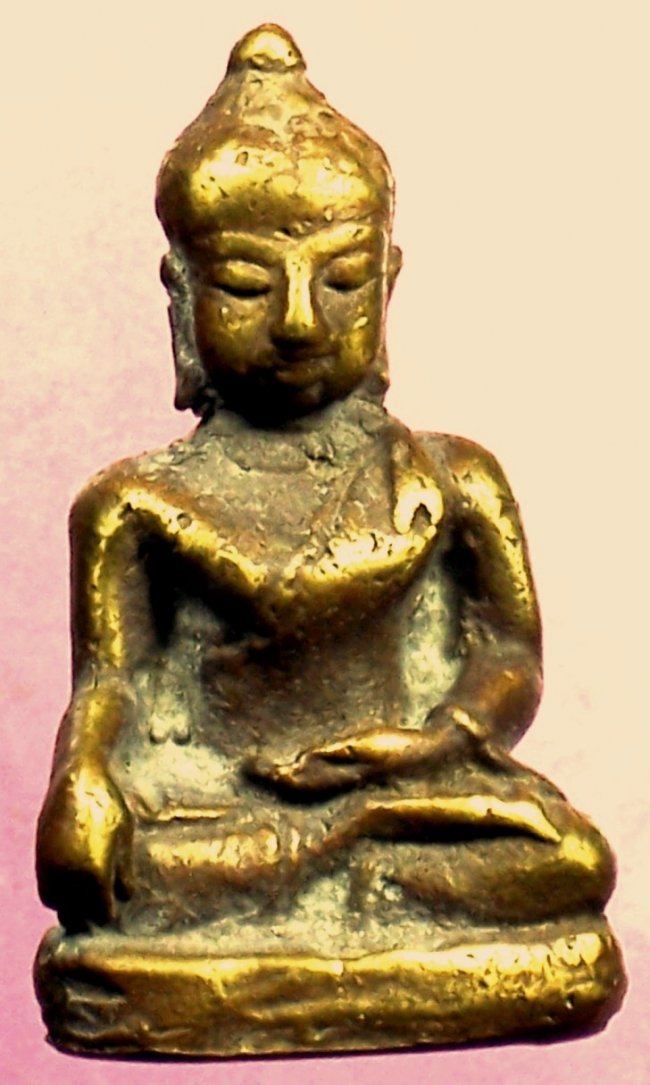 พระเชียงแสนสิงห์หนึ่ง กรุเชียงแสน นายขนมต้ม เนื้อสัมริดแก่ทอง สูง 4 ซม. พระเชียงแสนสิงห์หนึ่ง กรุเชียงแสน นายขนมต้ม เนื้อสัมริดแก่ทอง สูง 4 ซม.