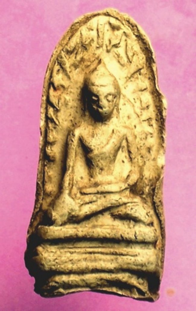 พระรอดพระนางจามเทวี พิมพ์ใหญ่ กรุวัดท่านาค พระรอดพระนางจามเทวี พิมพ์ใหญ่ กรุวัดท่านาค